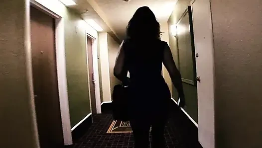 Persia Monir ve büyük göğüsleri şişman siyah bir yarak alıyor