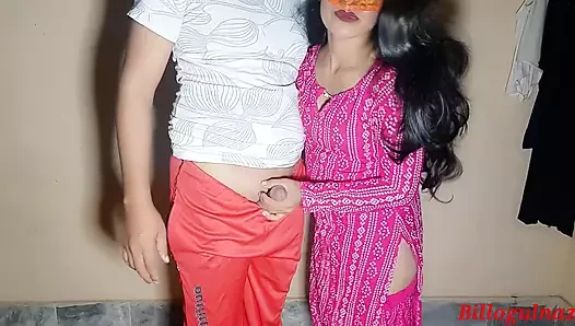 Üvey kız kardeş üvey erkek kardeş tarafından sikiliyor, üvey kız kardeş odasında dinleniyor ve üvey erkek kardeşi penisini amına sokuyor