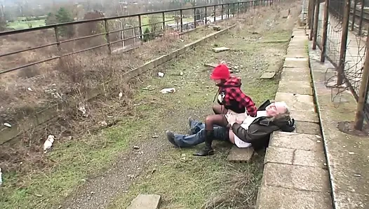 Mükemmel memeli muhteşem azgın esmer sıkı ıslak amına güzel bir sert yarak ittiriyor
