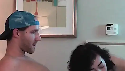 Süper seksi minyon dövmeli genç kız yarak emiyor - derleme 2