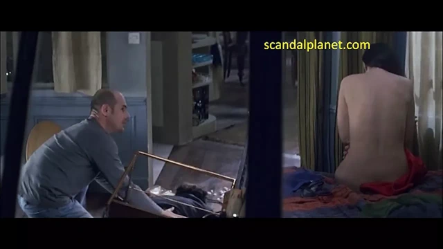 Monica bellucci çıplak göğüsler içinde combien tu maimes film