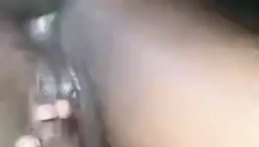 On l'encule ensemble. Elle jouit