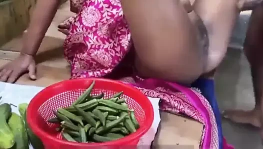 Uncle sabjhi bhi le gaya veya meri choot ko chod bhi gaya