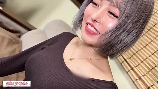 Çarpıcı diş hijyencisi Allure, cesur bir karşılaşma açısı sırasında tepkiler yoğunlaşdıkça parlıyor