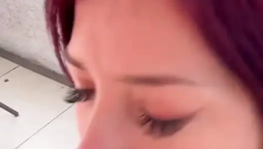 Apartman balkonunda ateşli ev yapımı seks