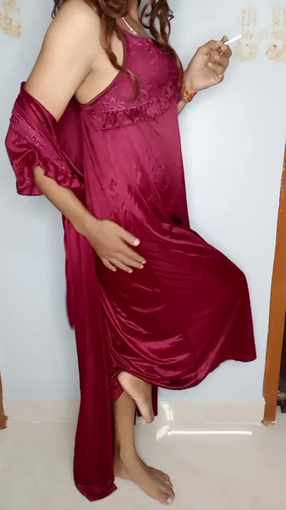 Meri mummy ne kal raat me isi satin nighty ko pahan ke apni chut ki ras chatai | Clip 2