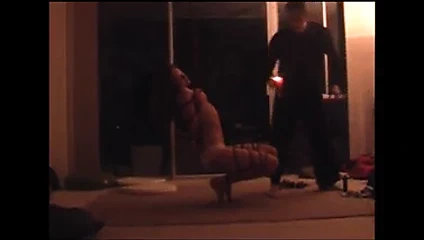 köle kız alır bağlı Yukarı üzerinde sahne