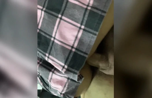 Mükemmel memeli 18 yaşındaki bir kızın götüne biniyor. Gerçek ev yapımı video.