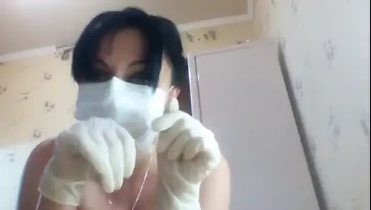 Dev doktor lateks elleri ve büyük çıplak vücuduyla meme vücudunu parçalayacak