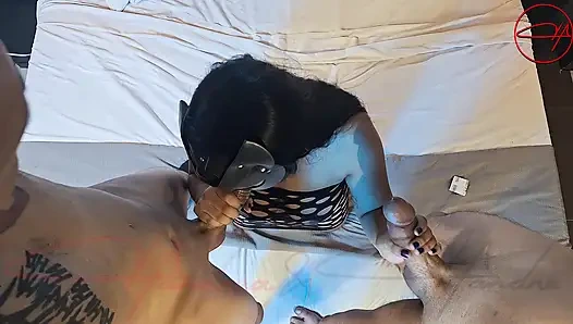 Paylaşılan kız arkadaş, bir takipçi ve erkek arkadaşı tarafından çifte sikiliyor ve boşalıyor - genel bakış açısı