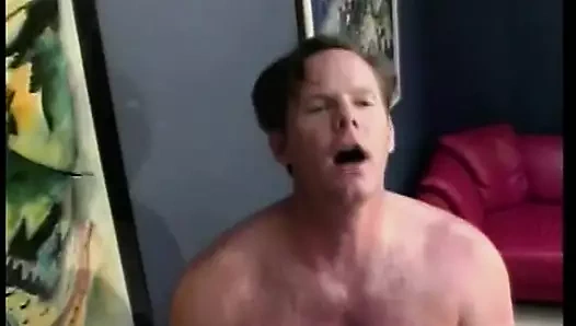 Sarışın yarağa biniyor ve göt emiyor