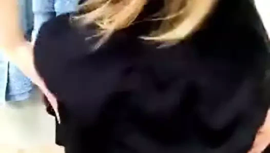 Mov8 (küçük sürtük arka ucu parmaklarını onun önünü şipşak parmakla)