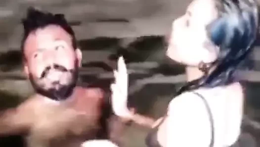 Havuz partisinin tadını çıkarın