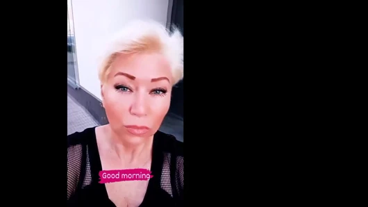 Yeni sikiş yaz için küçük bir kış havası ya da ateşli olgun sürtük Noel Baba kız .!. ))