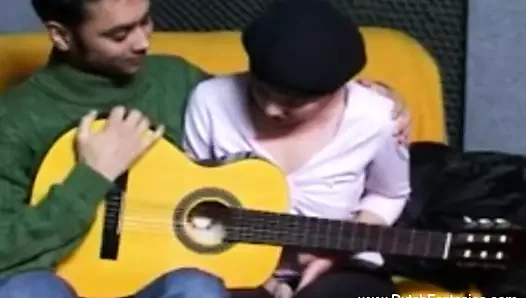 küçük memeli dutchie giyer şapka sırasında seks ile bir twinks