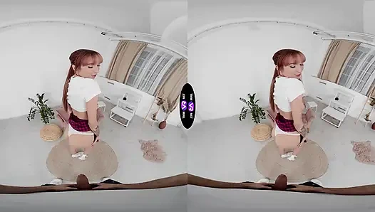 Azgın Lilly Mays deneyimsizliğini itiraf ediyor ve sonra memelerini azdırdıktan sonra yarağına biniyor - teenmegaworld