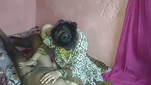 Üvey erkek kardeş seksi ateşli videoda sert üvey kız kardeşini sikiyor