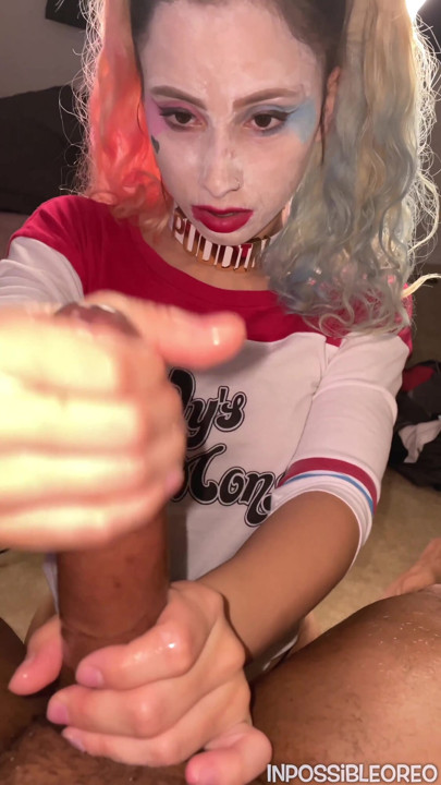 İnce kalın Harley Quinn genç kız yarak alıyor (cosplay) (4k) | Klip 1