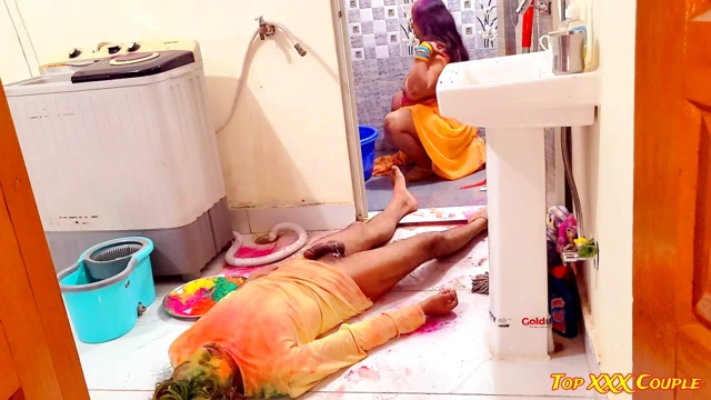 Dewar-bhabhi hot XXX fuck on colorful festival "HOLI"