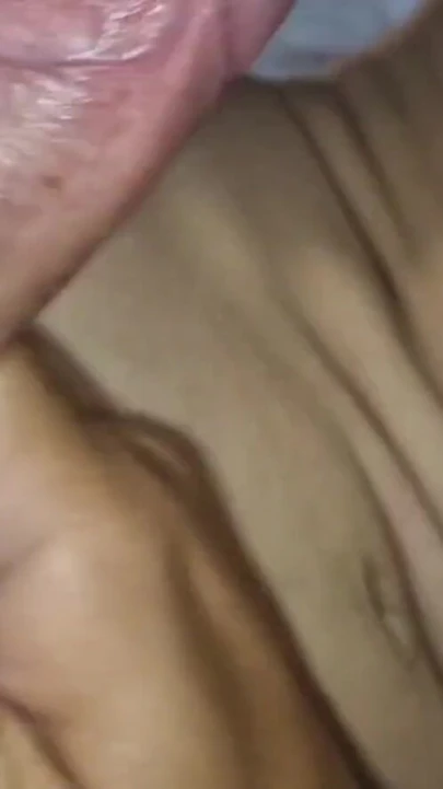İki femboy sürtük büyük yaraklarla döl oyuncağıyla sikiliyor! | Klip 1