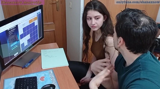 Genç öğrenci şantaj, pov oral seks, ağzına boşalmak, yutmak.