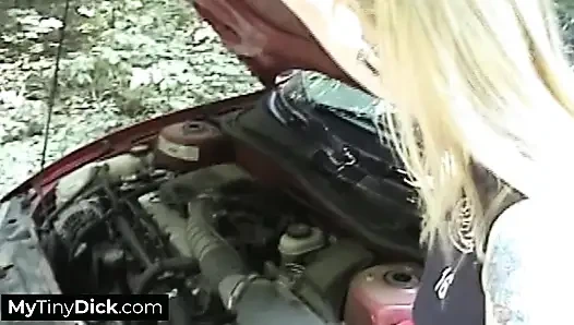 Minik yaraklı ezik onu daha derine alırken zevk senfonisi içinde