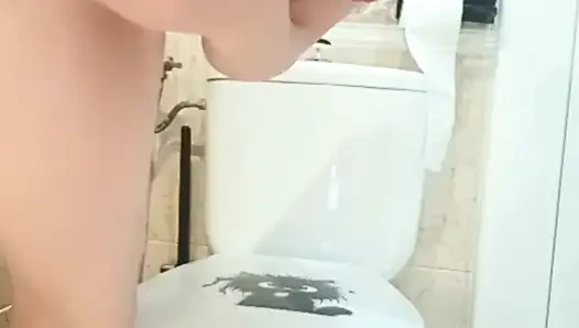 Orta yaşlı seksi kadın beyaz götlü lezbiyen süper azgın amcığını genişçe açmak için r alıyor ve boşalana kadar sikiyor