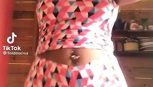 Une bonne salope en short moulante