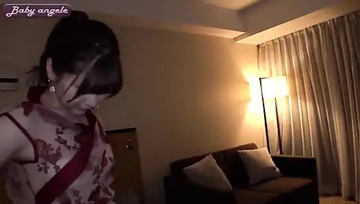 Beklenmedik fışkırtma patlaması. Pembe meme uçları ham pistonlu dölleme tarafından eziliyor bölüm 2