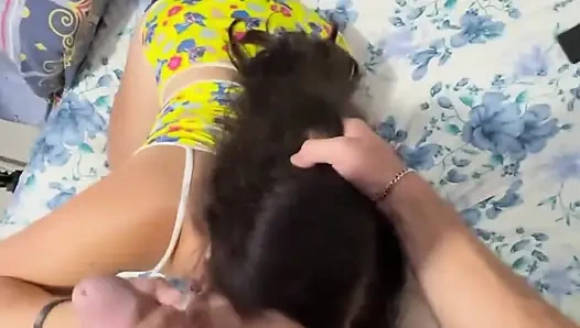 Yumuşak emmek ve damarlı penisin ağızda sertleştiğini hissetmek - Yüz boşalması bölüm 2, VIP'te mevcut.