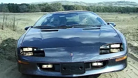 Büyük memeli sarışın Fransız gelin arabada götüne yarak alıyor