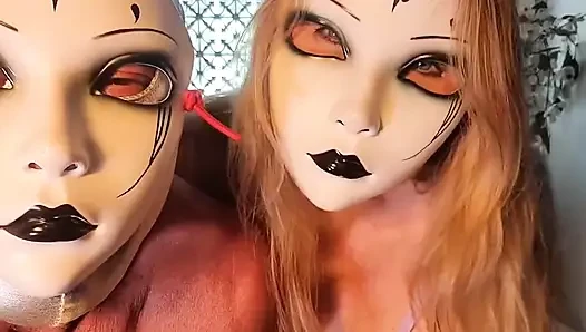 Baskın orta yaşlı seksi kadın tanrıça mrhankeystoys latinlover xl takma yarakla lavender gecelikli erkek sürtüğü sikiyor