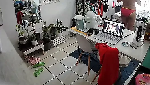 В комнате моей жены, пока меня нету