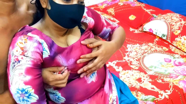 Индийская жена трахается в доме