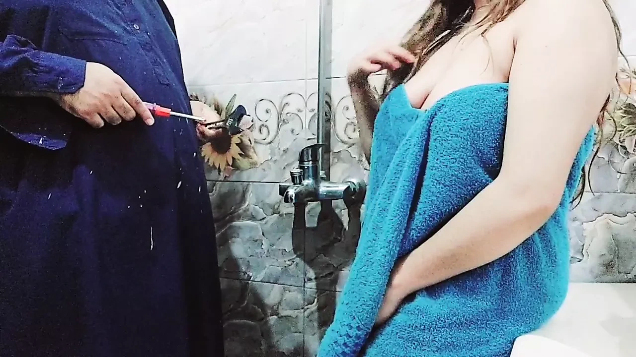 Indian Wife Fucked By Plumber With Clear Hindi Audio – Very Hot XXX