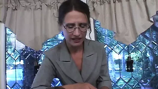 Busty olgun delisi gets kaba doggystyle vurma içinde oda