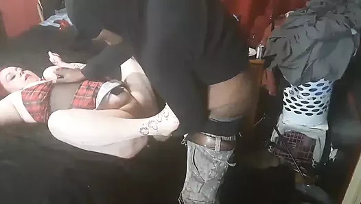 Kızıl saçlı üniversiteli kız anal poundtown'da arkadan çekimler