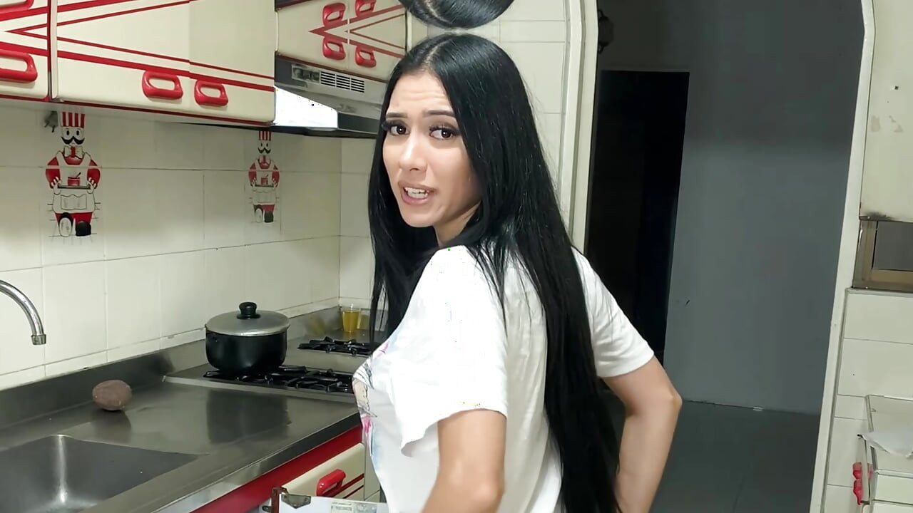 Çok Azgın Bir Latin Kızla Fetiş Eşik Tapınması