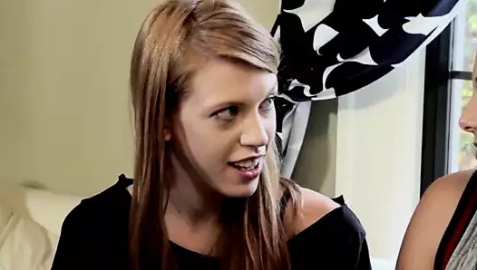 Martinez ve Pepper seksten zevk almaya hevesli seksi lezbiyenler