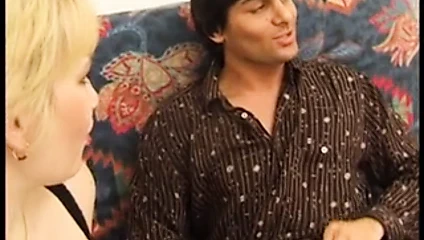 Sarışın İtalyan güzellik ile dev doğal göğüsler