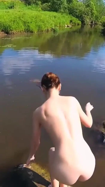 Сногсшибательный момент из "Я случайно встретил эту деревенскую красотку после школы и трахнулся недалеко от ее дома"