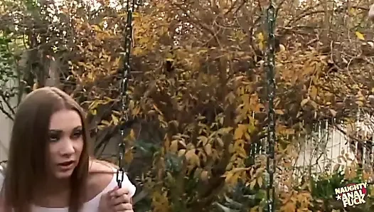 Hiçbir şey esmer azgına büyük beyaz yarağını tattırıp yarakla sikilmek kadar iyi olamaz.