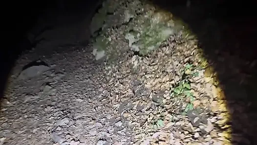 Gece yürüyüşü ve kıyafetlerimin çoğunu çıkar