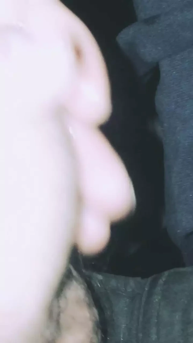 Yüksek kaliteli kolombiyalı porno hd büyük kuyruk hazır olmak için süt ile doldurulur