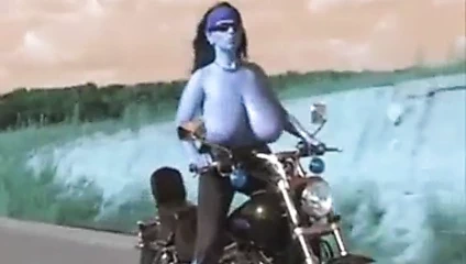 Büyük meme kalitesiz binici