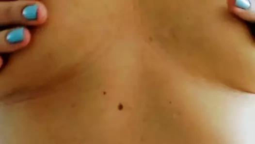 Utangaç milf masaj küçük yağlı memeler