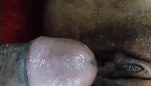 Hintli siyah kıllı amcık sert sikiliyor