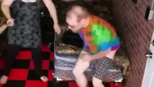 erkek arkadaşı ile kız arkadaşı ceza