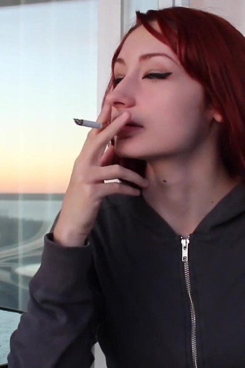 Violet Monroe - şehvetli sigara içme ve duşta seks