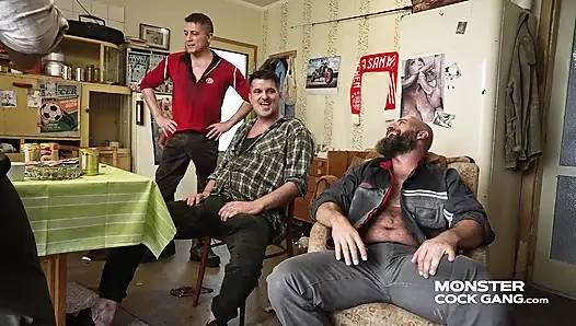 5 büyük yarağın lezzetli boşalması (monstercockgang)